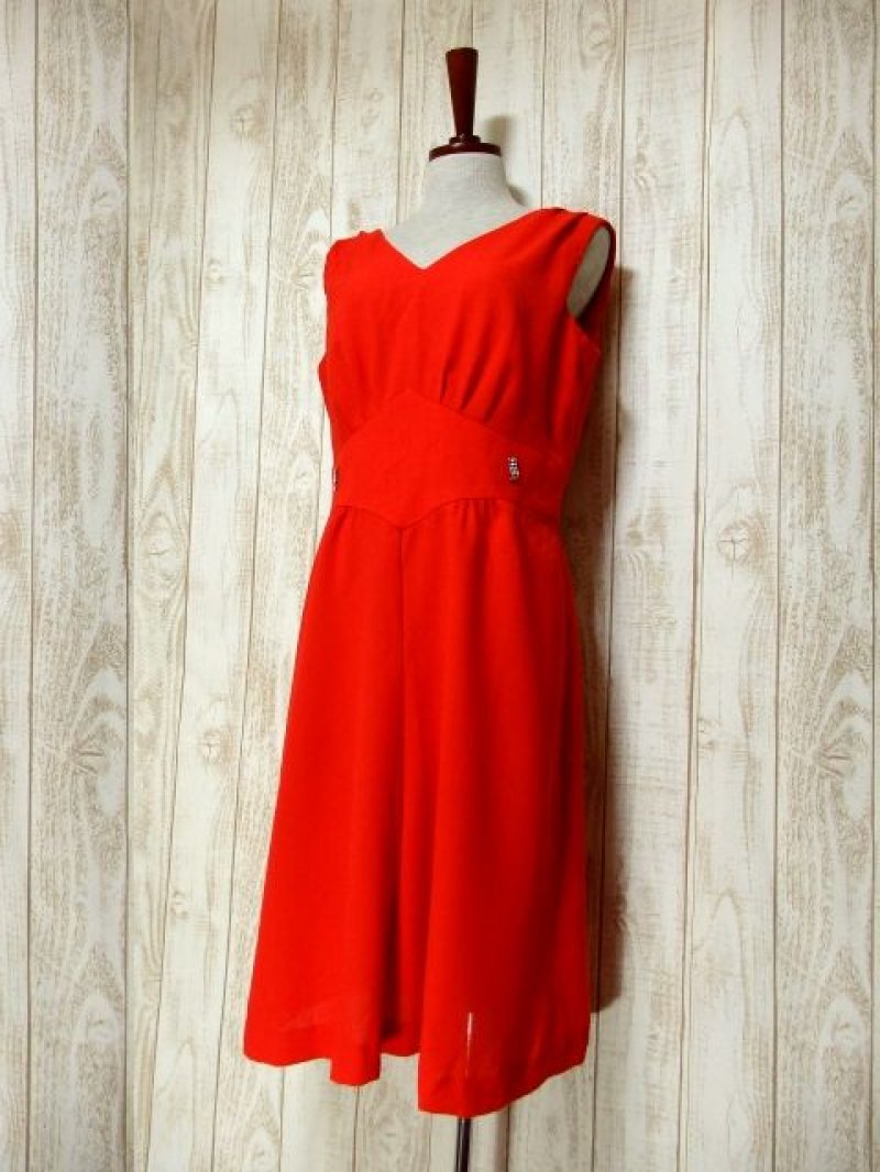 画像1: ヨーロッパ古着 ハッと目を引くレッドカラー×キラリと光るビジュー装飾がアクセント!! 大人ヨーロピアンヴィンテージドレス