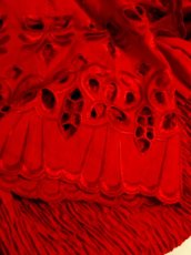 画像9: ☆　ヨーロッパ古着　ぷっくり刺繍装飾×大きなフリル襟デザイン♪　後ろ姿もばっちり可愛い!!　ヨーロピアンヴィンテージTOPS　Red　☆  (9)