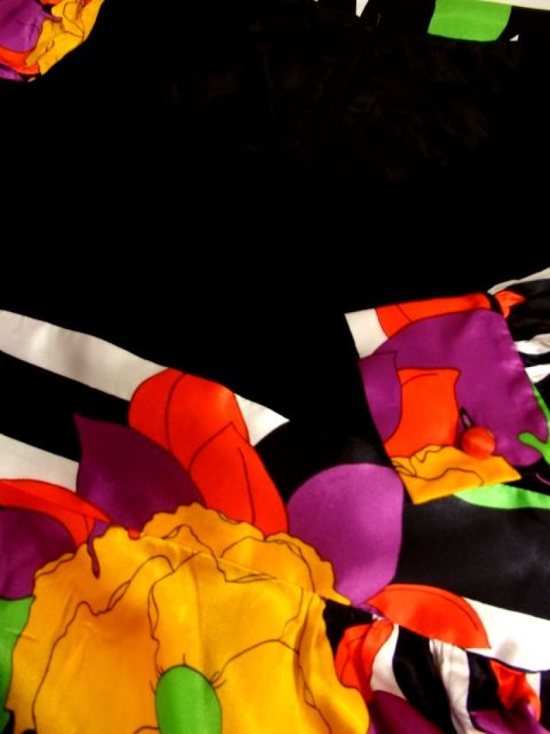 画像3: 70年代 サイケ  ポップ 花柄 スカーフ柄 ストライプ柄 ボーダー柄 モノクロ 長袖 レトロ 衣装にも ヨーロッパ古着 ヴィンテージドレス 【5408】 