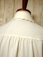画像6: ナミナミの襟デザインが可愛い オフホワイトカラー USA古着 大人ヴィンテージブラウス【5422】 (6)