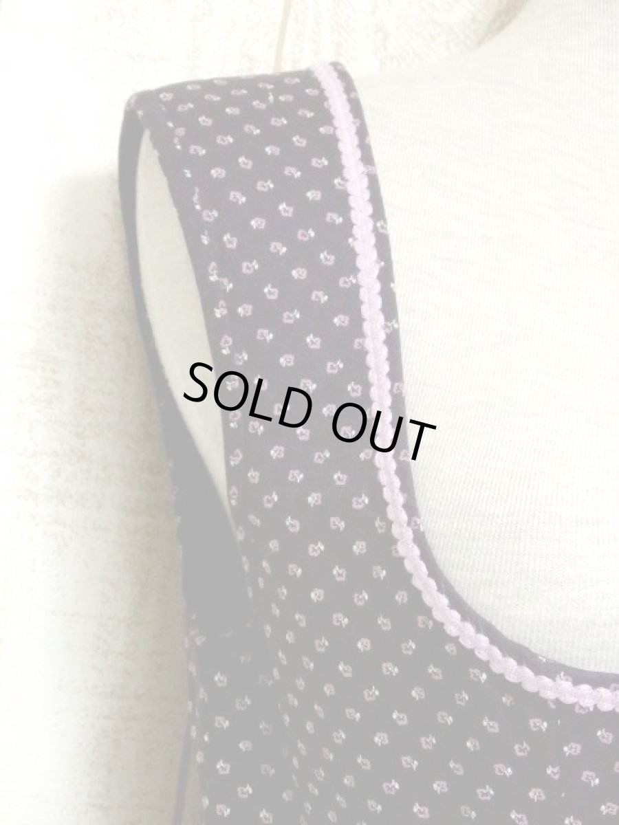 画像4: 落ち着いたパープルカラー 小花柄プリント×リボンテープ装飾 フロントジッパー 大人ガーリー ディアンドル チロルワンピース ドイツ民族衣装 舞台 演奏会 フォークダンス オクトーバーフェスト 【5425】 (4)