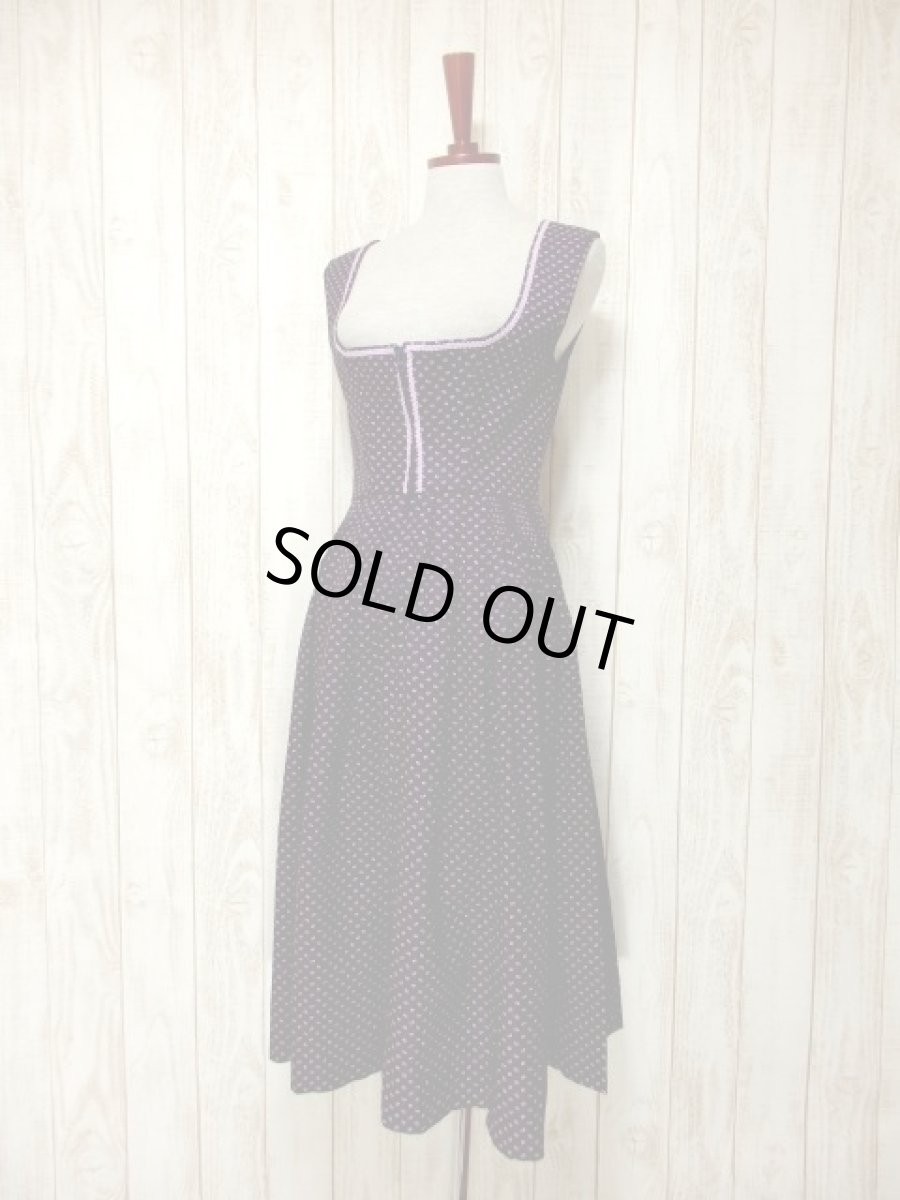 画像2: 落ち着いたパープルカラー 小花柄プリント×リボンテープ装飾 フロントジッパー 大人ガーリー ディアンドル チロルワンピース ドイツ民族衣装 舞台 演奏会 フォークダンス オクトーバーフェスト 【5425】 (2)