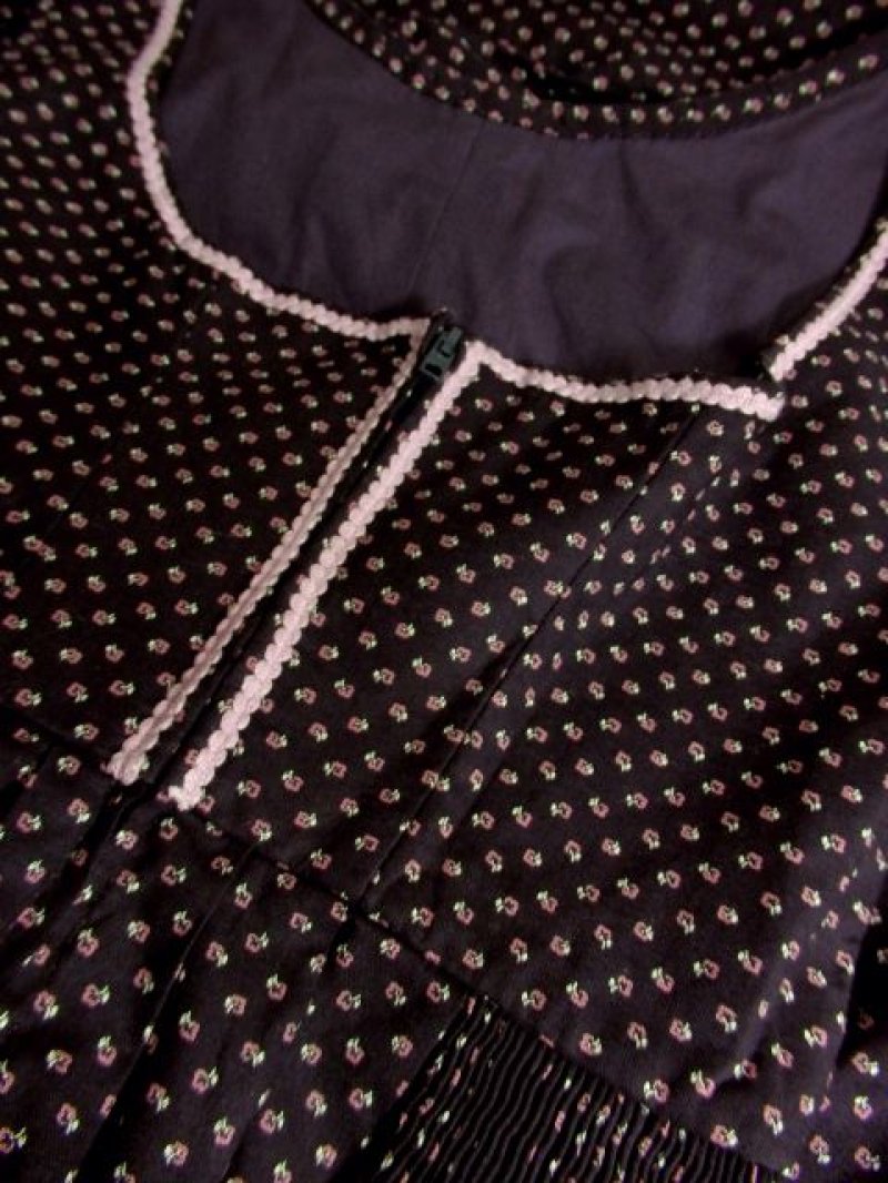 画像3: 落ち着いたパープルカラー 小花柄プリント×リボンテープ装飾 フロントジッパー 大人ガーリー ディアンドル チロルワンピース ドイツ民族衣装 舞台 演奏会 フォークダンス オクトーバーフェスト 【5425】