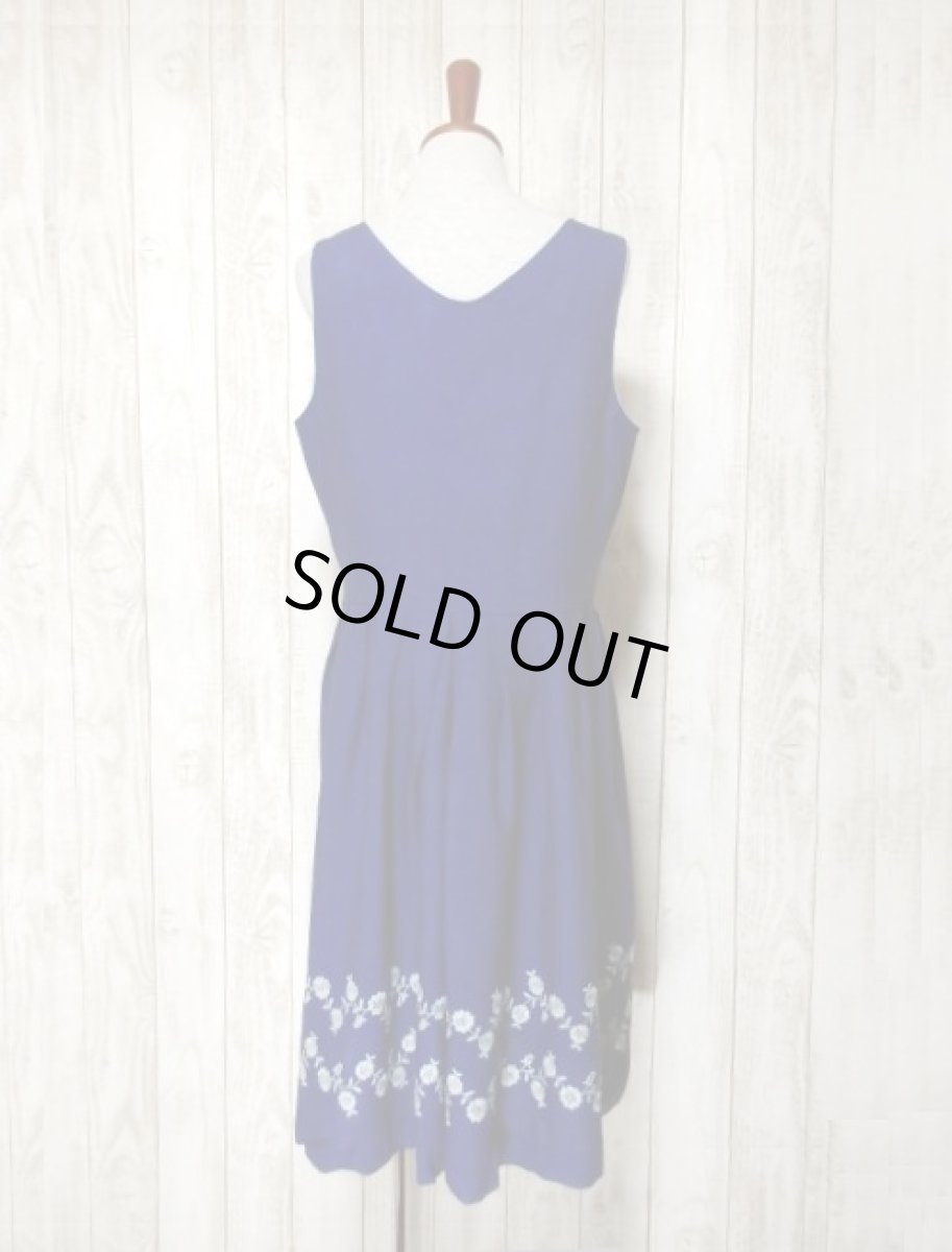 画像5: お花刺繍 ブルー フロントジッパー ノースリーブ クラシカル ディアンドル チロルワンピース ドイツ民族衣装 舞台 演奏会 フォークダンス オクトーバーフェスト 【Y5460】 (5)