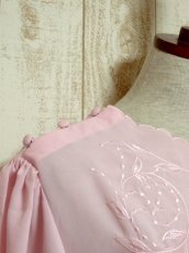 画像7: 【期間限定 50%OFF SALE対象商品】ヨーロッパ古着 ピンク 上品で女性らしい 綺麗なリーフ刺繍 大人クラシカルガーリー シャツ ブラウス  レトロトップス (7)