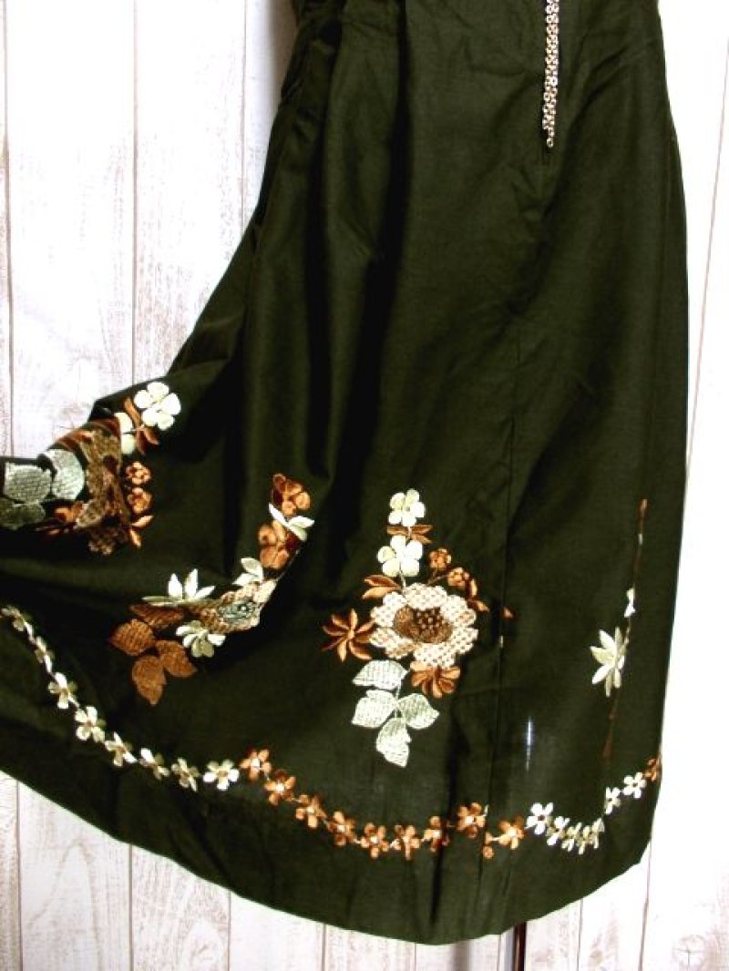 画像2: 360度お花刺繍にうっとり フロントチェーン×ジッパーデザイン 大人の可愛さを秘めた主役級の大人クラシカル ディアンドル チロルワンピース ドイツ民族衣装 舞台 演奏会 フォークダンス オクトーバーフェスト 【5501】