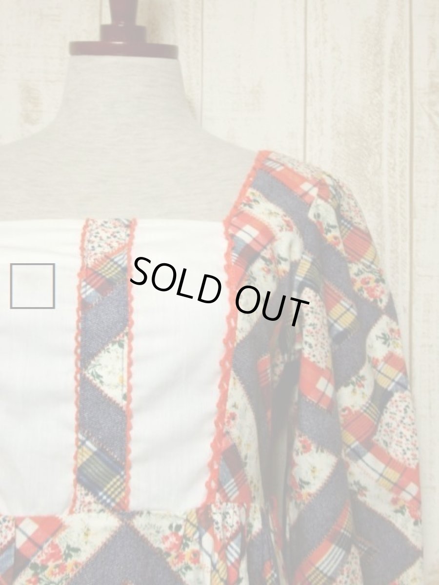 画像12: パッチワーク柄 花柄 レース 切り替えし レトロ 長袖 USA古着 ヴィンテージマキシワンピース 【5508】 (12)