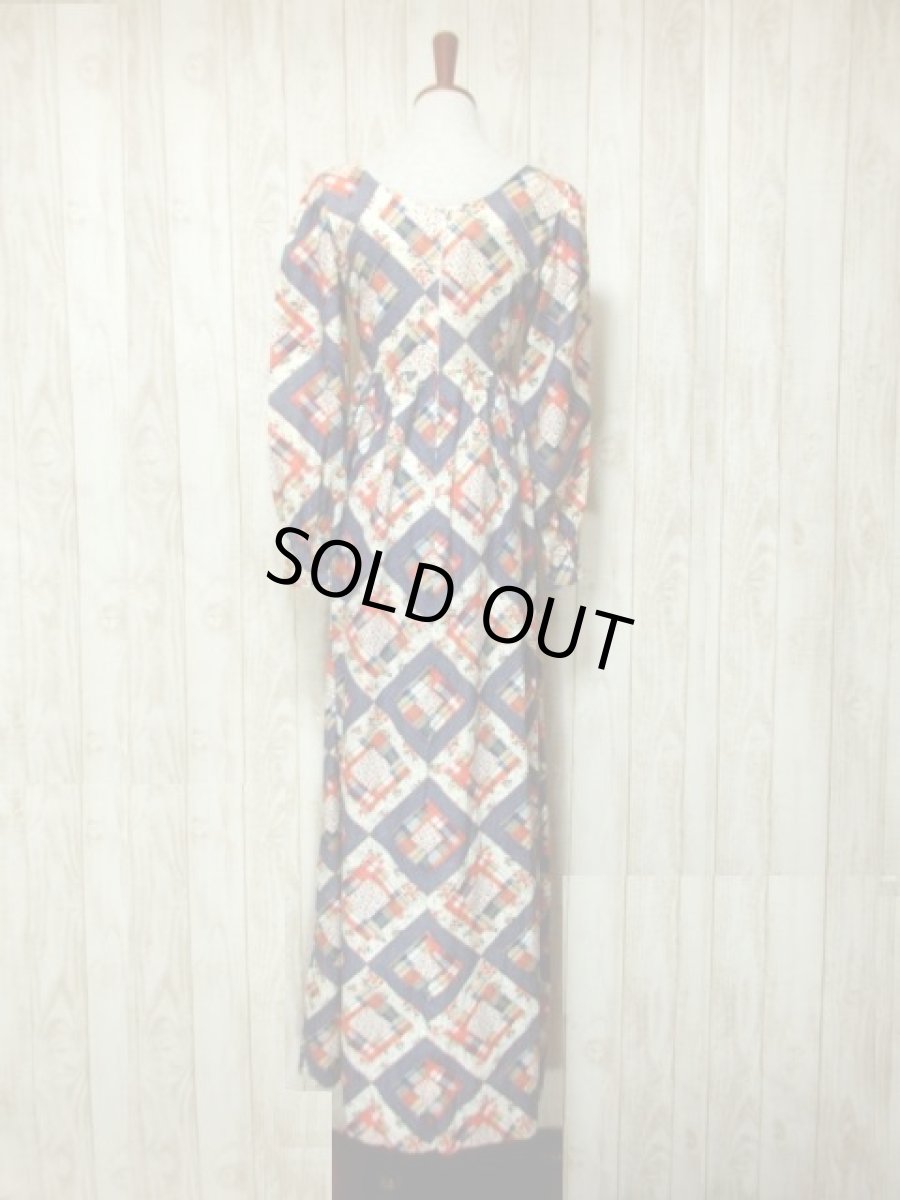 画像5: パッチワーク柄 花柄 レース 切り替えし レトロ 長袖 USA古着 ヴィンテージマキシワンピース 【5508】 (5)