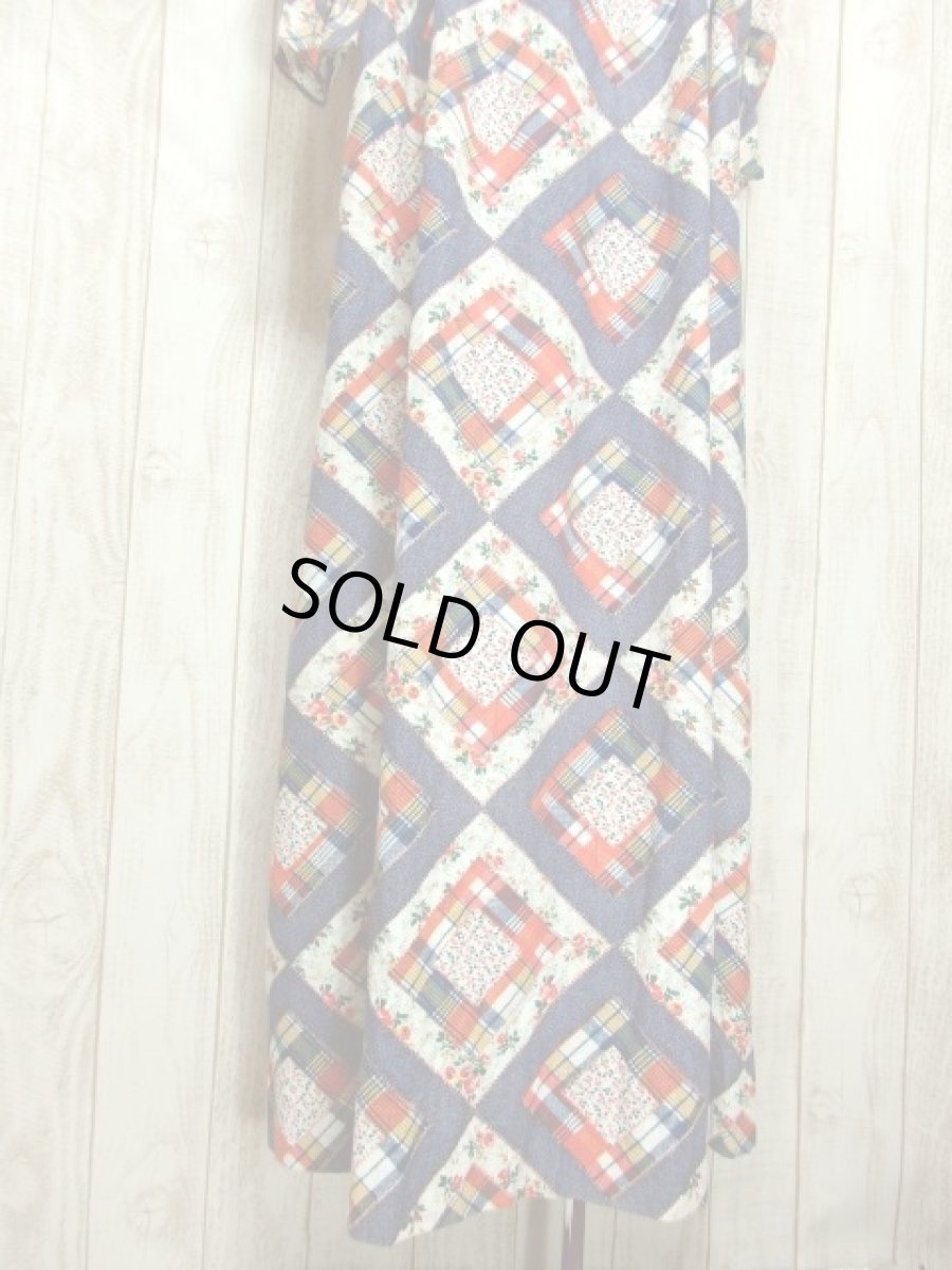 画像9: パッチワーク柄 花柄 レース 切り替えし レトロ 長袖 USA古着 ヴィンテージマキシワンピース 【5508】 (9)