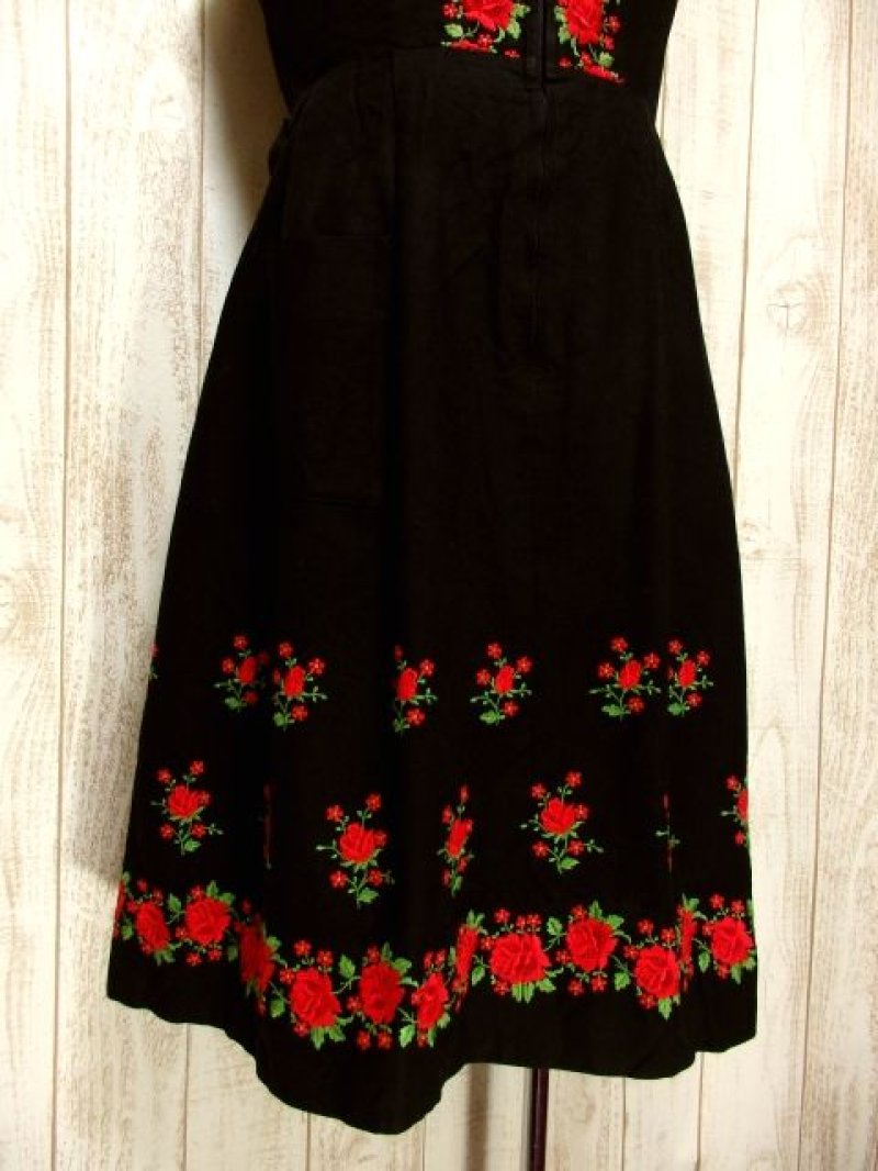 画像2: 360度素晴らしいお花刺繍がぷっくり浮かび上がる フロントジッパーデザイン クラシカルで大人可愛い ディアンドル チロルワンピース ドイツ民族衣装 舞台 演奏会 フォークダンス オクトーバーフェスト 【5541】