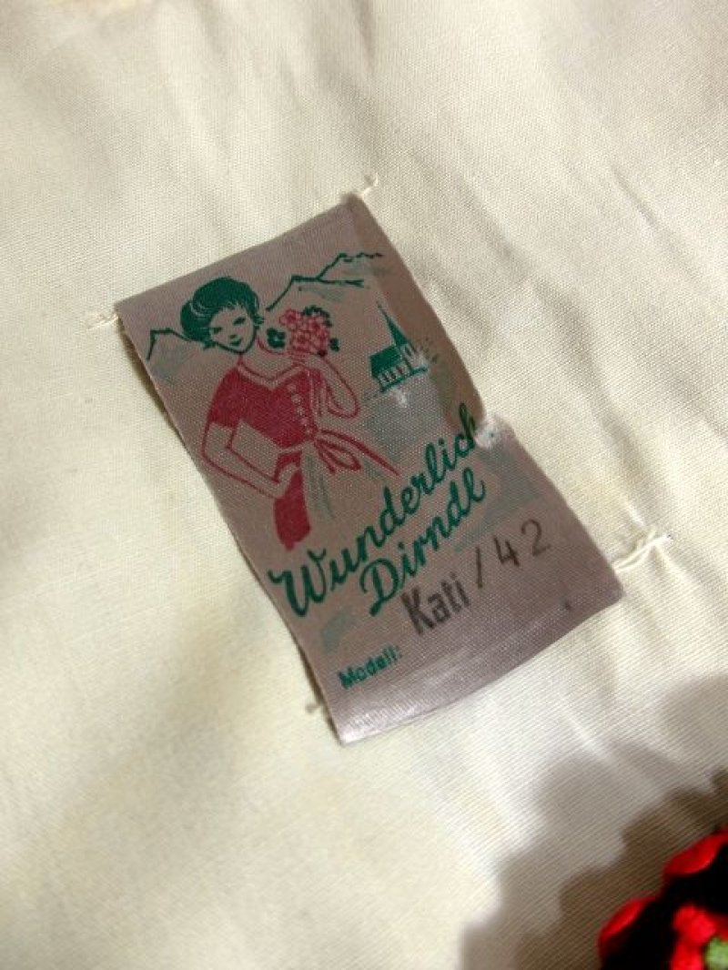 画像3: 360度素晴らしいお花刺繍がぷっくり浮かび上がる フロントジッパーデザイン クラシカルで大人可愛い ディアンドル チロルワンピース ドイツ民族衣装 舞台 演奏会 フォークダンス オクトーバーフェスト 【5541】