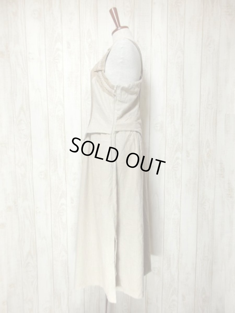 画像8: 存在感のある凹凸×お花刺繍デザイン ブレード×切り返しデザイン ディアンドル チロルワンピース ドイツ民族衣装 舞台 演奏会 フォークダンス オクトーバーフェスト 【5625】 (8)