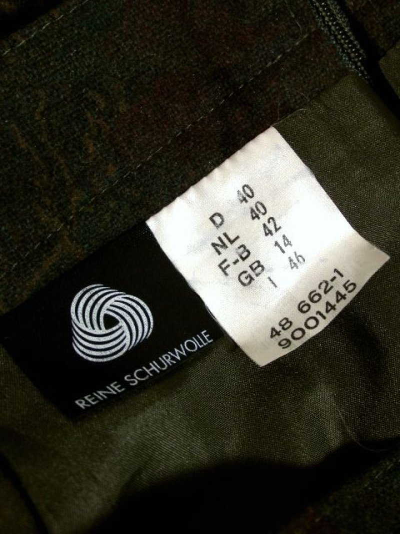 画像2: ペイズリー柄 花柄 ハート型ボタン クラシカル ウエストゴム ディアンドル チロルスカート ドイツ民族衣装 舞台 演劇 演奏会 フォークダンス オクトーバーフェスト