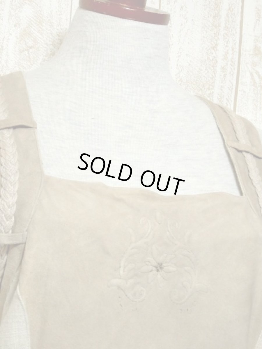 画像3: 存在感のある凹凸×お花刺繍デザイン ブレード×切り返しデザイン ディアンドル チロルワンピース ドイツ民族衣装 舞台 演奏会 フォークダンス オクトーバーフェスト 【5625】 (3)