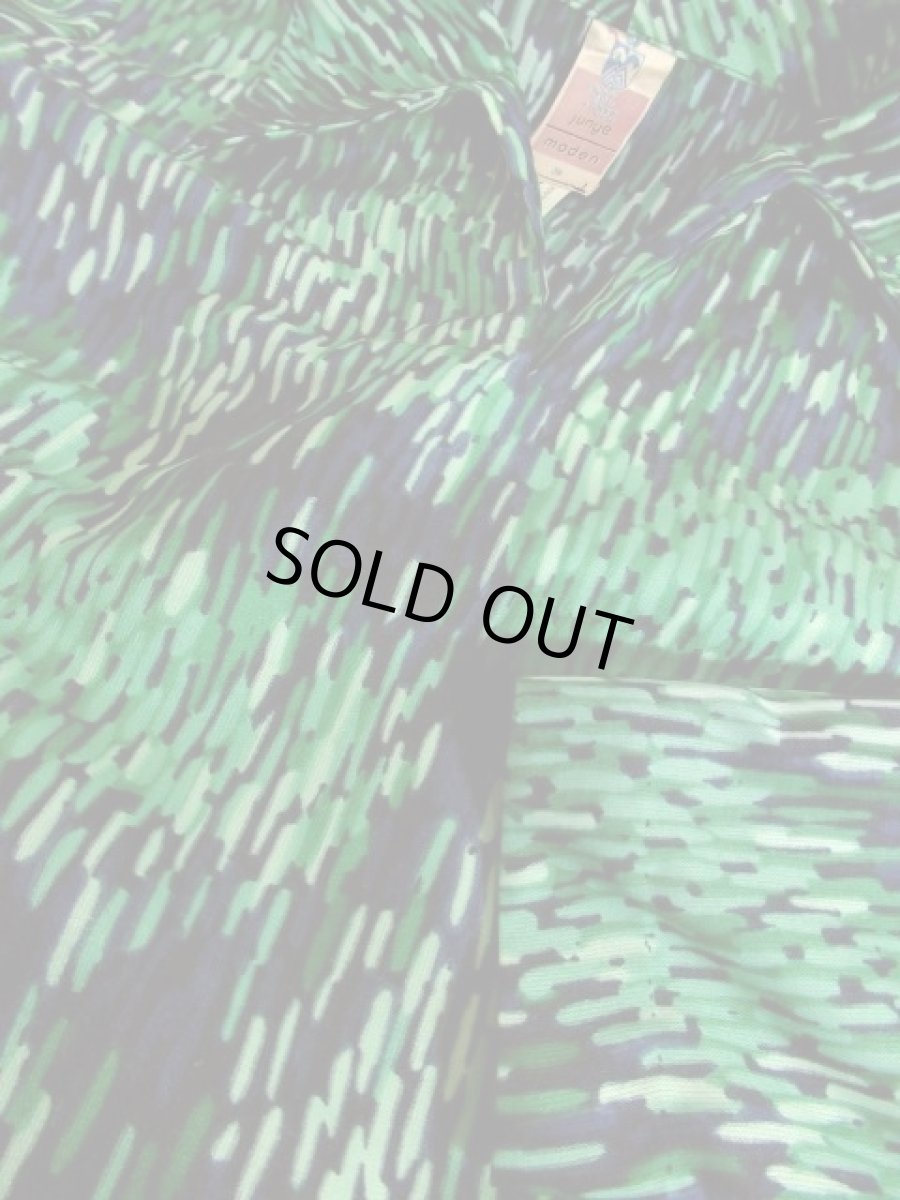 画像7: アート柄モチーフ グリーングラデーション ネイビー 大人レトロ ヨーロッパ古着 シャツ ヴィンテージトップス (7)