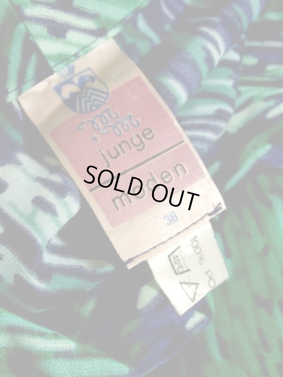 画像9: アート柄モチーフ グリーングラデーション ネイビー 大人レトロ ヨーロッパ古着 シャツ ヴィンテージトップス (9)