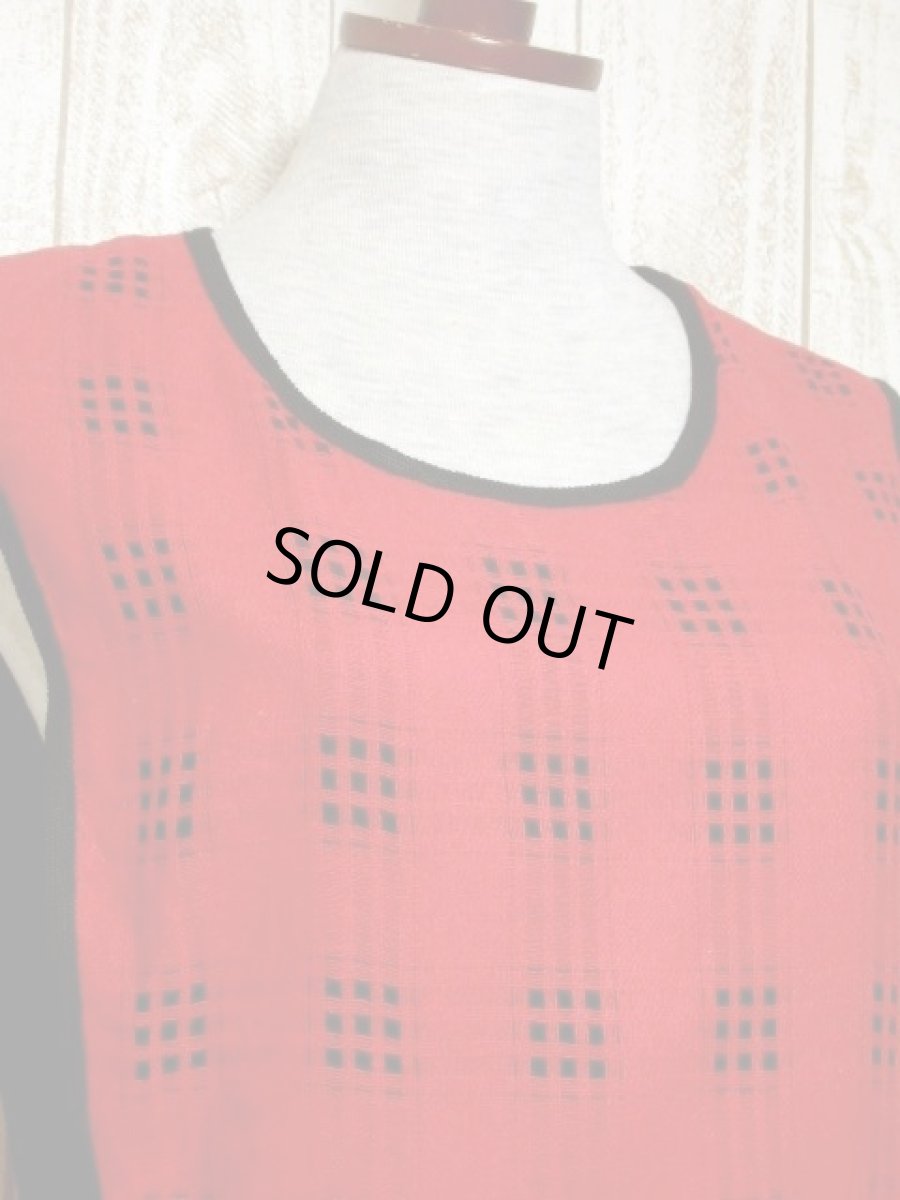 画像4: ドイツ製 エプロンのような切り返しデザインが魅力的 ウッド調ハートボタン 大人クラシカル  ディアンドル チロルワンピース ドイツ民族衣装 舞台 演奏会 フォークダンス オクトーバーフェスト 【5679】 (4)