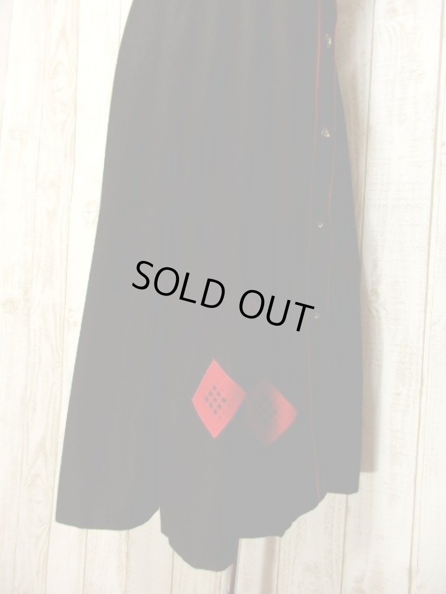 画像9: ドイツ製 エプロンのような切り返しデザインが魅力的 ウッド調ハートボタン 大人クラシカル  ディアンドル チロルワンピース ドイツ民族衣装 舞台 演奏会 フォークダンス オクトーバーフェスト 【5679】 (9)