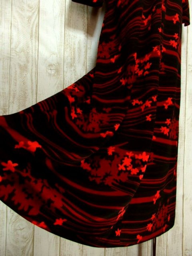 画像2: デンマーク製 フラワーモチーフ ライン柄 ブラック レッド 長袖 レトロ ヨーロッパ古着 ヴィンテージワンピース 【5680】