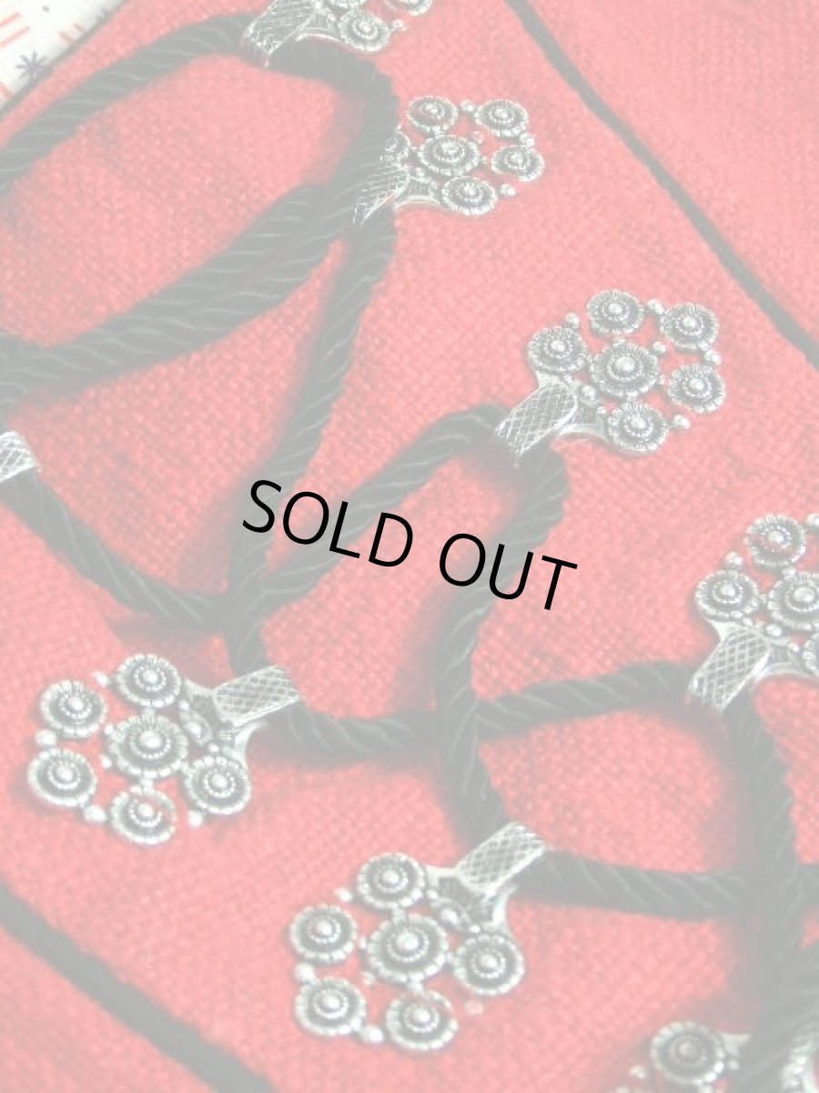 画像13: 花柄 レッド ブラック フロントリボン サイドジッパー ノースリーブ クラシカル ディアンドル チロルワンピース ドイツ民族衣装 舞台 演奏会 フォークダンス オクトーバーフェスト 【5687】 (13)