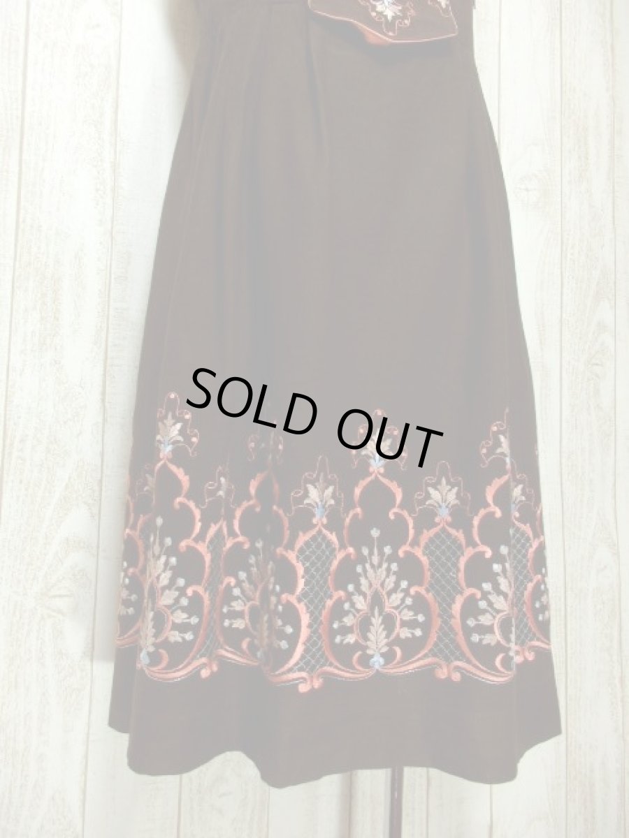 画像7: 360度素晴らしいフォークロア刺繍 大人の可愛さを秘めた主役級の大人クラシカル ディアンドル チロルワンピース ドイツ民族衣装 舞台 演奏会 フォークダンス オクトーバーフェスト 【5743】 (7)