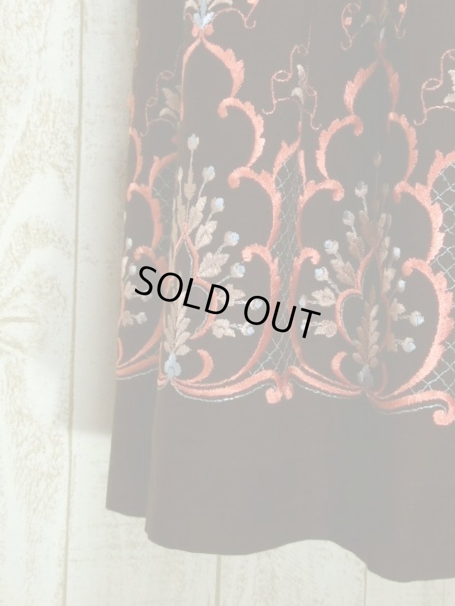 画像8: 360度素晴らしいフォークロア刺繍 大人の可愛さを秘めた主役級の大人クラシカル ディアンドル チロルワンピース ドイツ民族衣装 舞台 演奏会 フォークダンス オクトーバーフェスト 【5743】 (8)