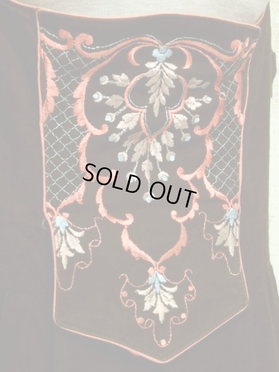 画像3: 360度素晴らしいフォークロア刺繍 大人の可愛さを秘めた主役級の大人クラシカル ディアンドル チロルワンピース ドイツ民族衣装 舞台 演奏会 フォークダンス オクトーバーフェスト 【5743】 (3)