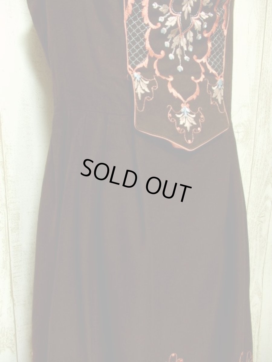 画像4: 360度素晴らしいフォークロア刺繍 大人の可愛さを秘めた主役級の大人クラシカル ディアンドル チロルワンピース ドイツ民族衣装 舞台 演奏会 フォークダンス オクトーバーフェスト 【5743】 (4)