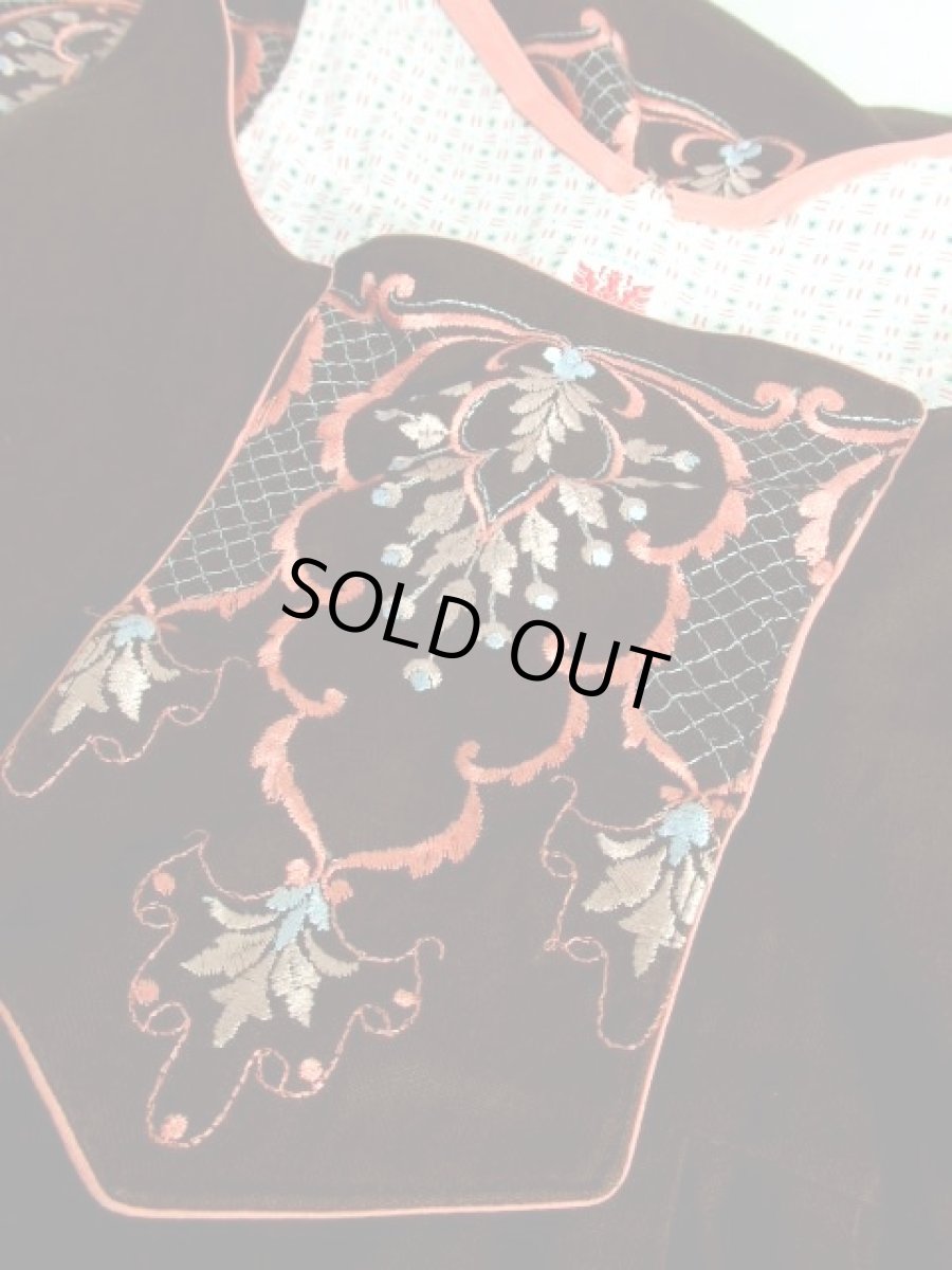 画像9: 360度素晴らしいフォークロア刺繍 大人の可愛さを秘めた主役級の大人クラシカル ディアンドル チロルワンピース ドイツ民族衣装 舞台 演奏会 フォークダンス オクトーバーフェスト 【5743】 (9)