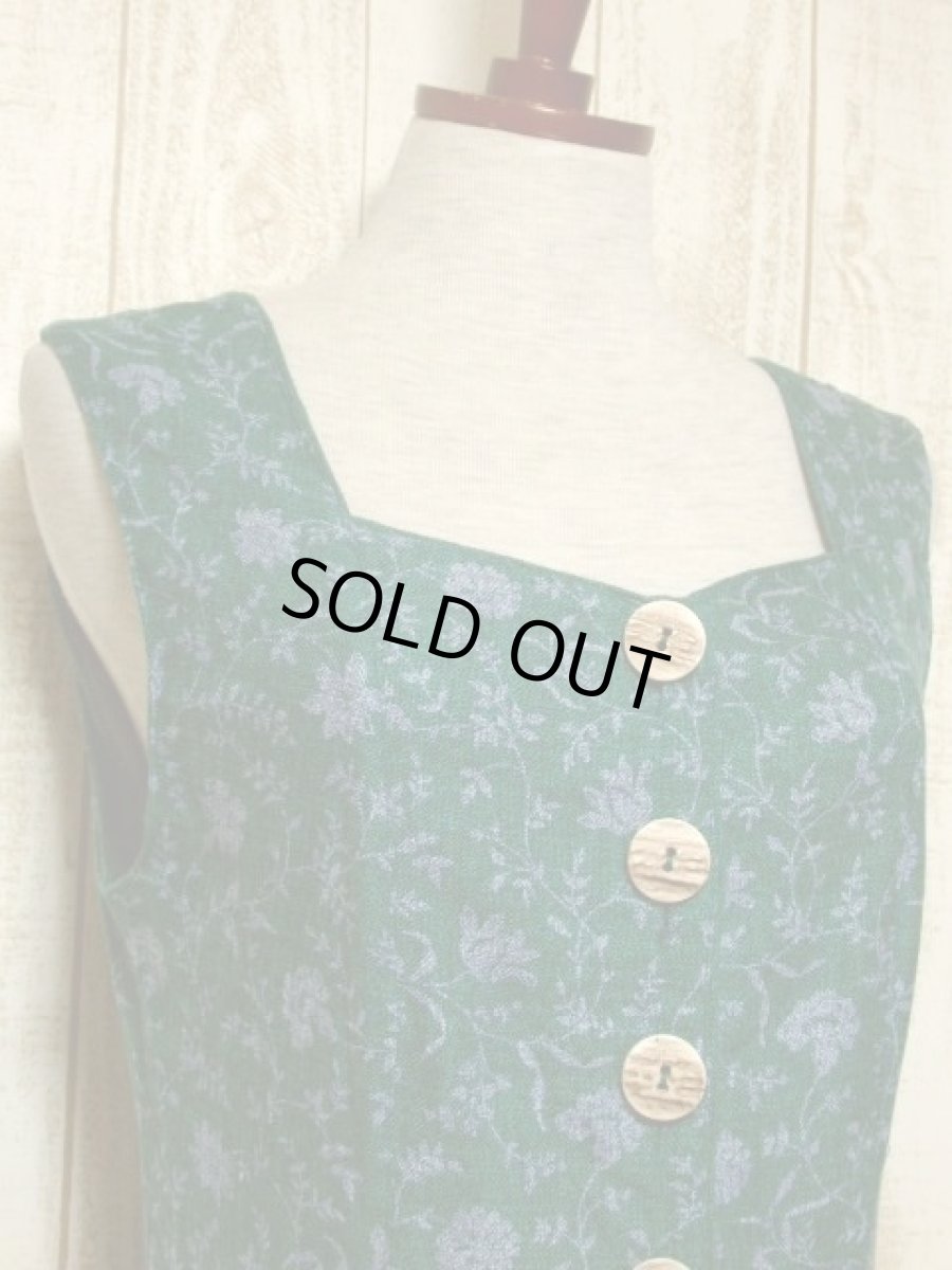 画像3: 大人フォークロア×お花柄切り返しデザイン 大きなウッド調ボタン ディアンドル チロルワンピース ドイツ民族衣装 舞台 演奏会 フォークダンス オクトーバーフェスト 【5777】 (3)