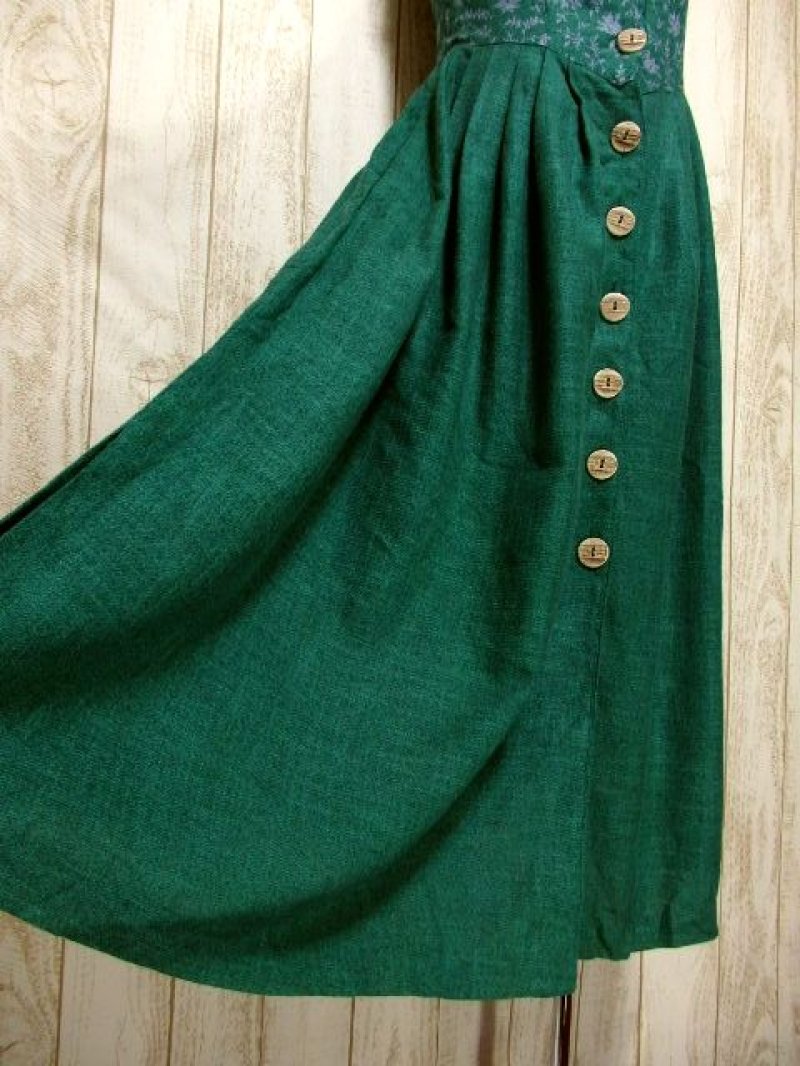 画像2: 大人フォークロア×お花柄切り返しデザイン 大きなウッド調ボタン ディアンドル チロルワンピース ドイツ民族衣装 舞台 演奏会 フォークダンス オクトーバーフェスト 【5777】