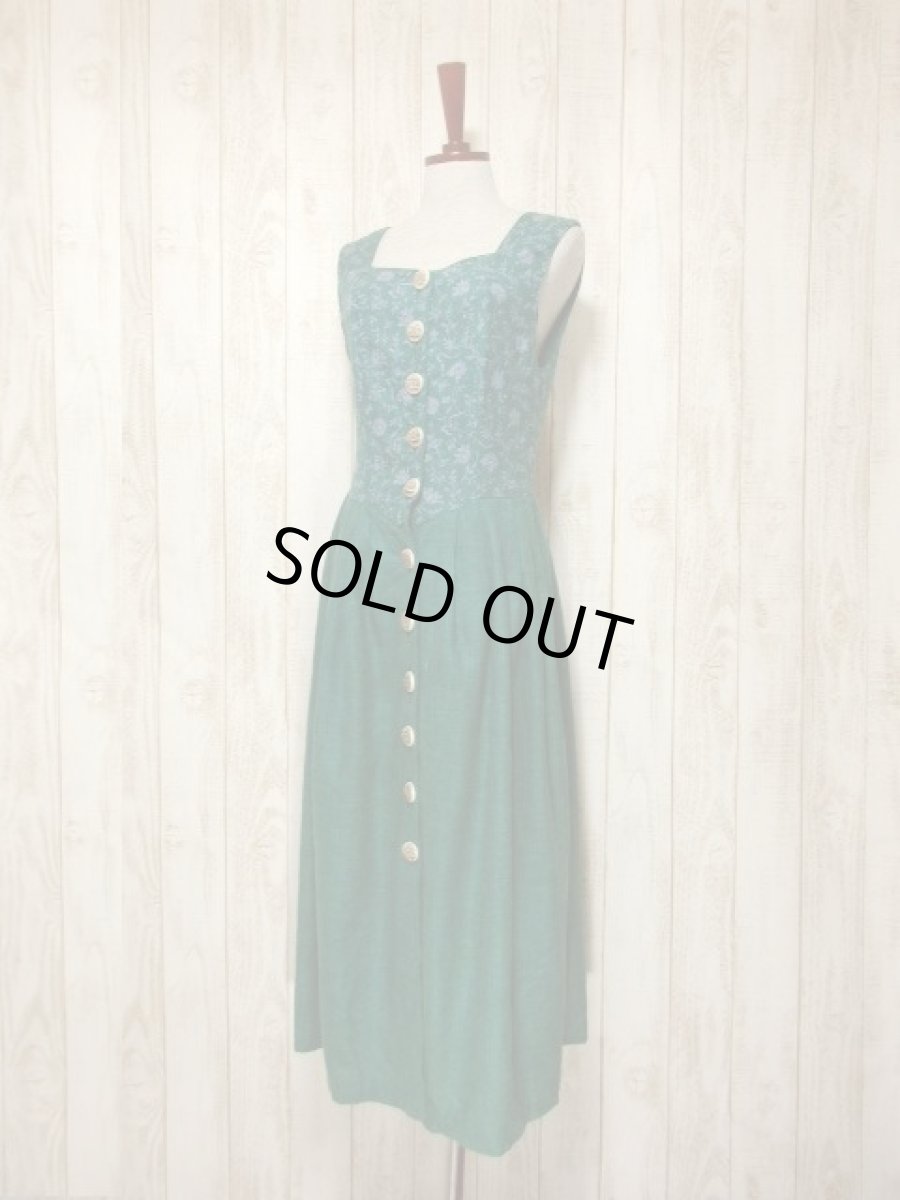 画像2: 大人フォークロア×お花柄切り返しデザイン 大きなウッド調ボタン ディアンドル チロルワンピース ドイツ民族衣装 舞台 演奏会 フォークダンス オクトーバーフェスト 【5777】 (2)