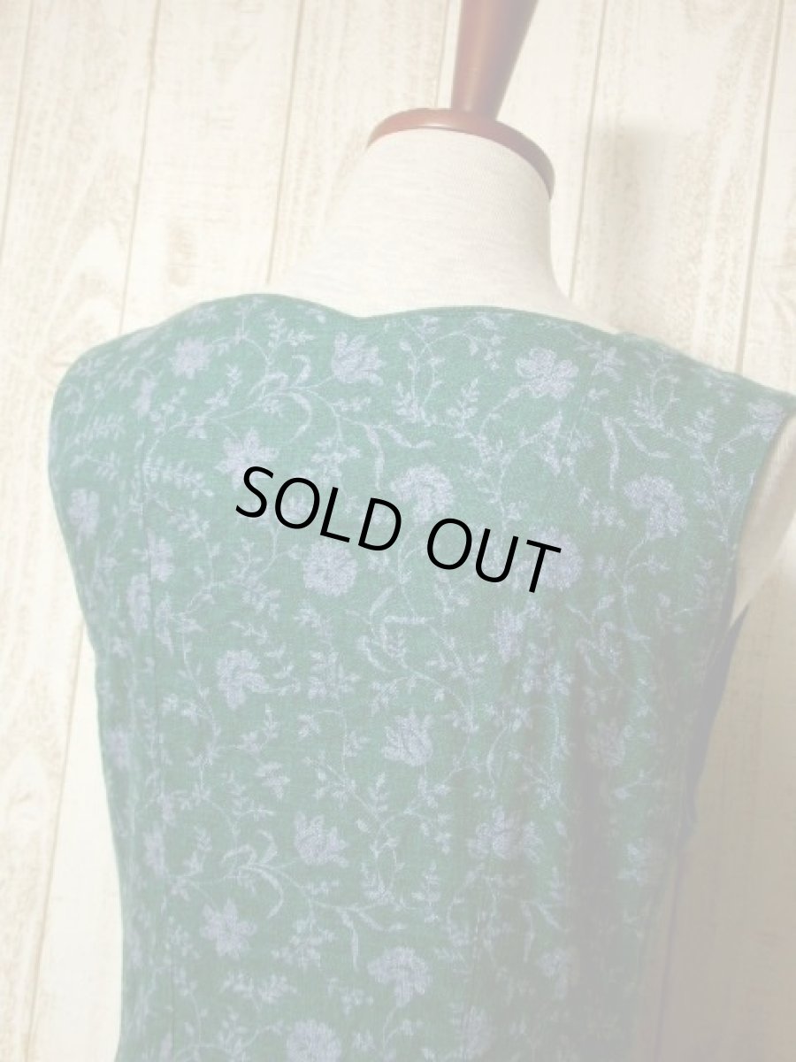 画像6: 大人フォークロア×お花柄切り返しデザイン 大きなウッド調ボタン ディアンドル チロルワンピース ドイツ民族衣装 舞台 演奏会 フォークダンス オクトーバーフェスト 【5777】 (6)