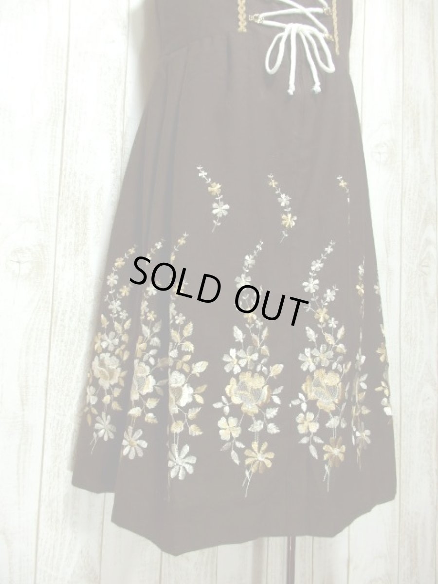 画像7: Rose Dirndl AUS BAYERN 360度お花刺繍にうっとり フロントジッパー×リボン結び 大人の可愛さを秘めた主役級の大人クラシカル ディアンドル チロルワンピース ドイツ民族衣装 舞台 演奏会 フォークダンス オクトーバーフェスト 【5813】 (7)
