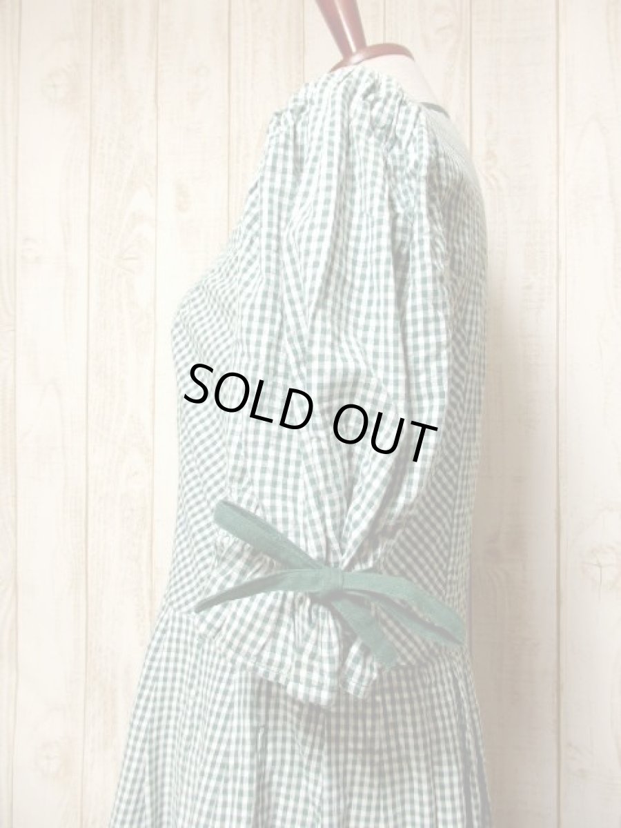 画像6: ギンガムチェック グリーン ホワイト パフスリーブ袖 袖先リボン 花型ボタン 前開き ガーリー クラシカル ディアンドル チロルワンピース ドイツ民族衣装 舞台 演奏会 フォークダンス オクトーバーフェスト 【5810】 (6)