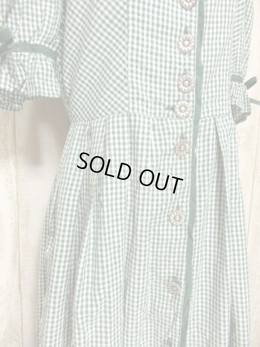 画像7: ギンガムチェック グリーン ホワイト パフスリーブ袖 袖先リボン 花型ボタン 前開き ガーリー クラシカル ディアンドル チロルワンピース ドイツ民族衣装 舞台 演奏会 フォークダンス オクトーバーフェスト 【5810】 (7)