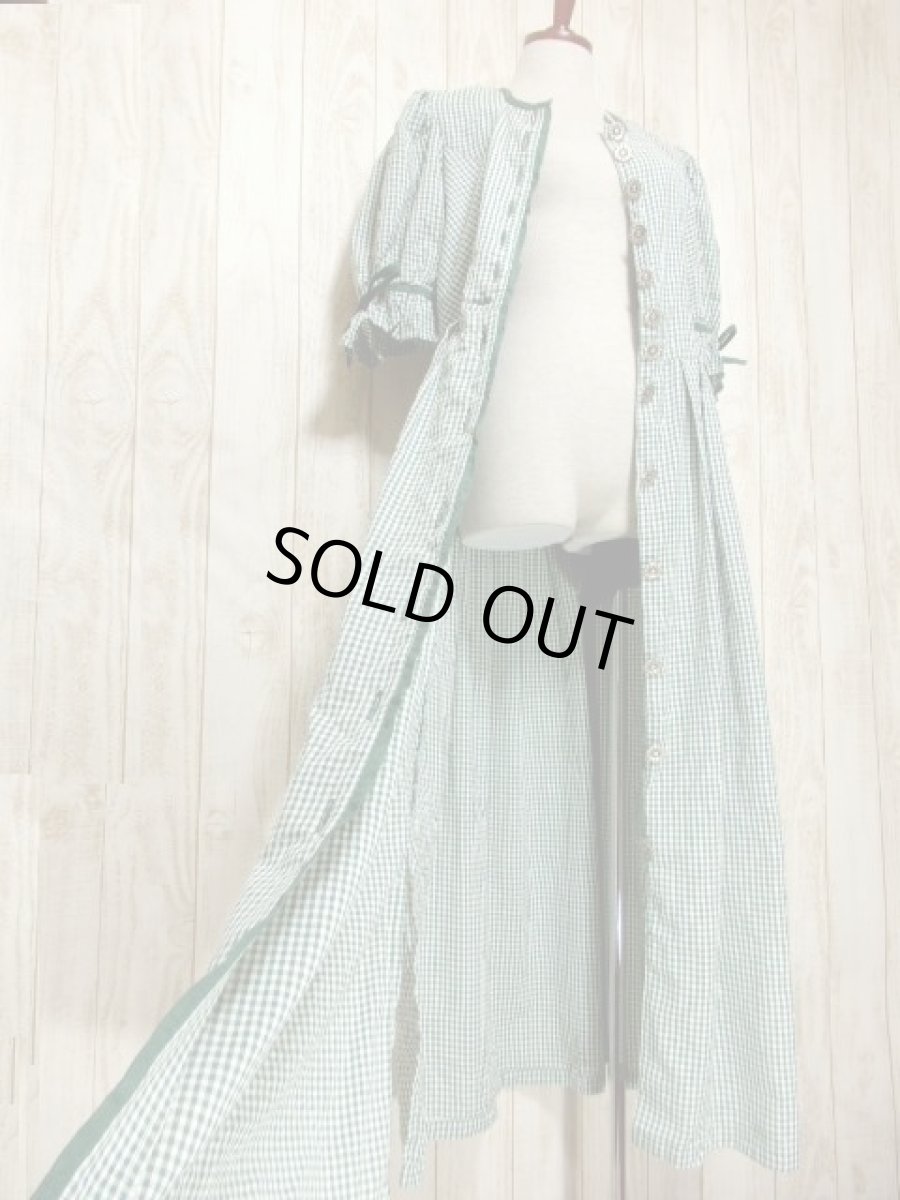 画像11: ギンガムチェック グリーン ホワイト パフスリーブ袖 袖先リボン 花型ボタン 前開き ガーリー クラシカル ディアンドル チロルワンピース ドイツ民族衣装 舞台 演奏会 フォークダンス オクトーバーフェスト 【5810】 (11)