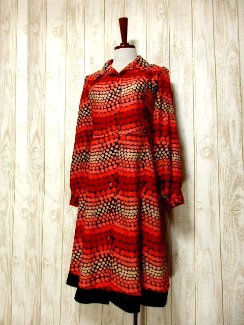 画像1: 70年代 ドット柄 前開き レッドグラデーションカラー 長袖 レトロ ヨーロッパ古着 ヴィンテージワンピース 【5860】