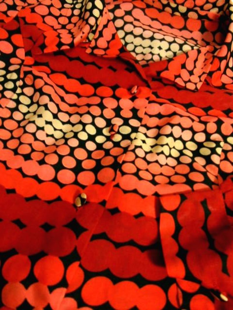 画像3: 70年代 ドット柄 前開き レッドグラデーションカラー 長袖 レトロ ヨーロッパ古着 ヴィンテージワンピース 【5860】