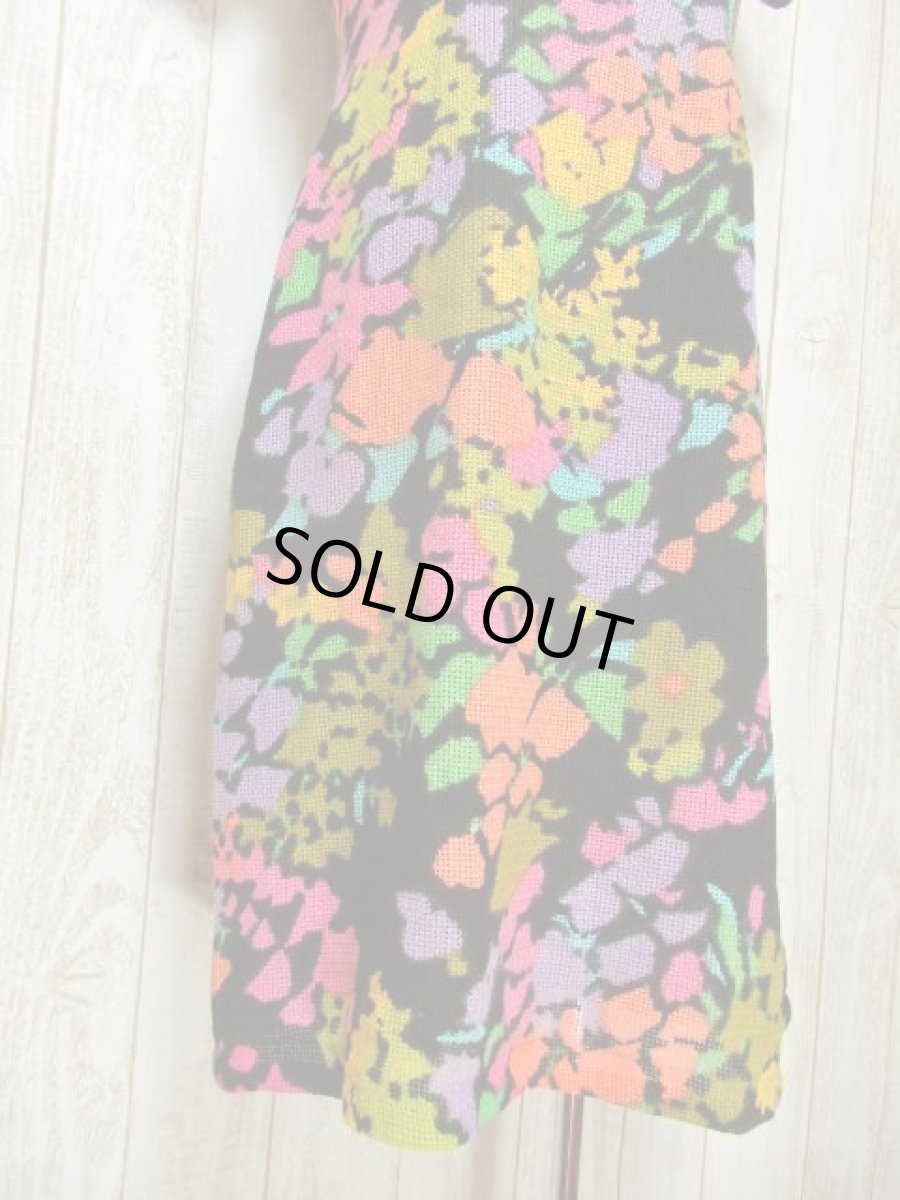 画像10: 70's サイケ ブラック カラフル アート柄 半袖 レトロ ヨーロッパ古着 ヴィンテージワンピース (10)