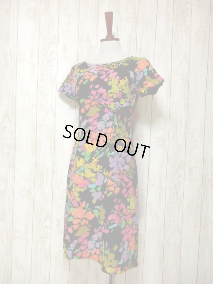 画像2: 70's サイケ ブラック カラフル アート柄 半袖 レトロ ヨーロッパ古着 ヴィンテージワンピース (2)