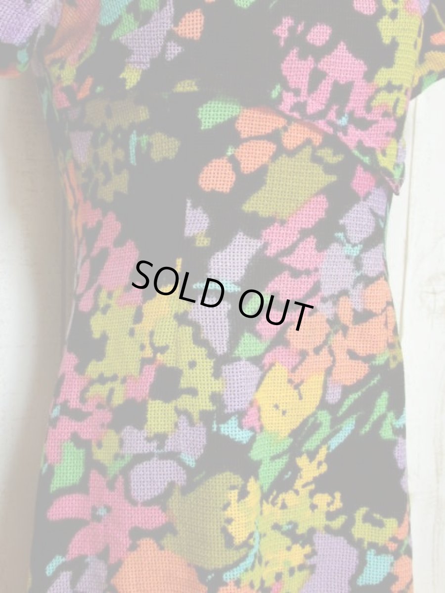 画像9: 70's サイケ ブラック カラフル アート柄 半袖 レトロ ヨーロッパ古着 ヴィンテージワンピース (9)