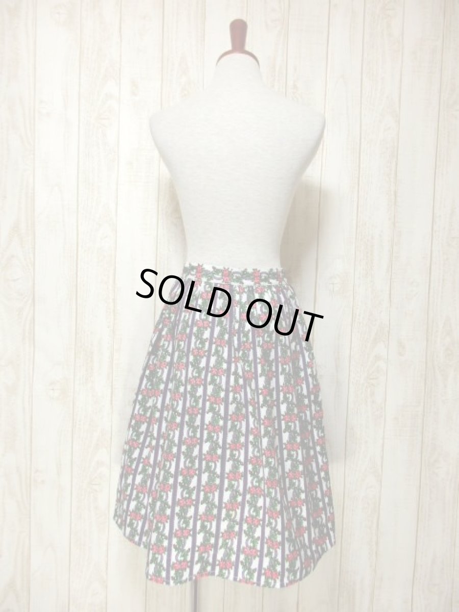 画像5: ヨーロッパ古着　綺麗なアンティークフラワー×ストライプ模様プリント♪レトロボタンもPOINT!!大人クラシカルなヴィンテージスカート【6019】 (5)