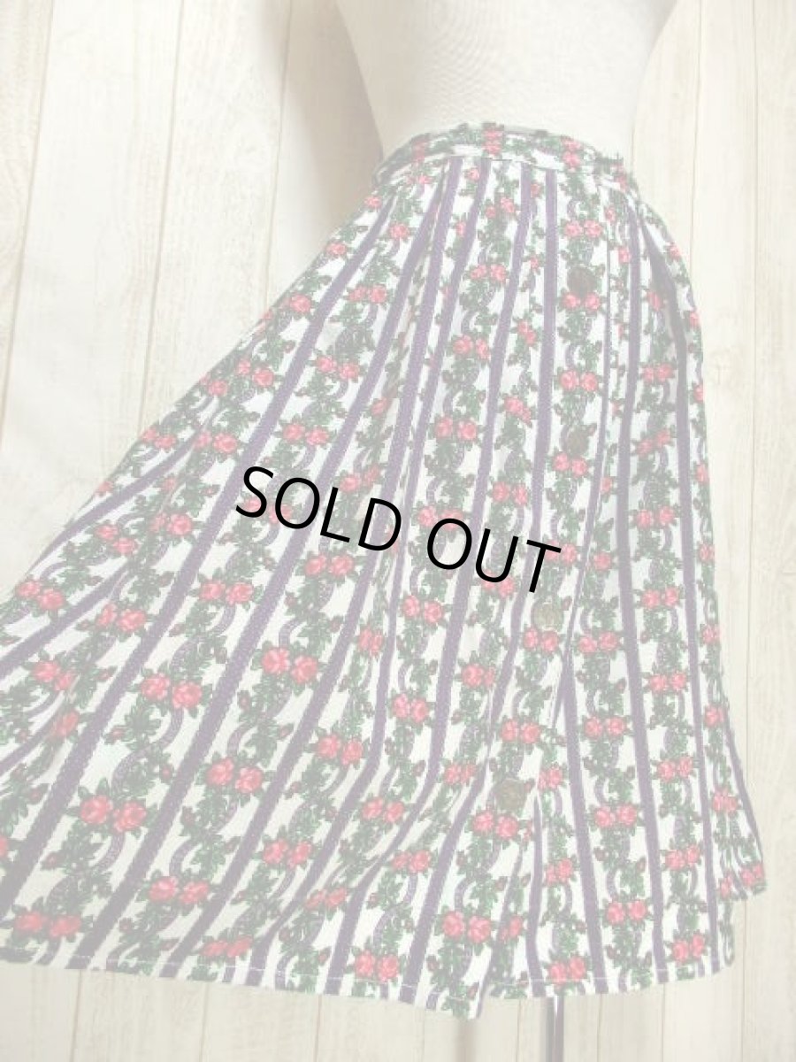 画像4: ヨーロッパ古着　綺麗なアンティークフラワー×ストライプ模様プリント♪レトロボタンもPOINT!!大人クラシカルなヴィンテージスカート【6019】 (4)