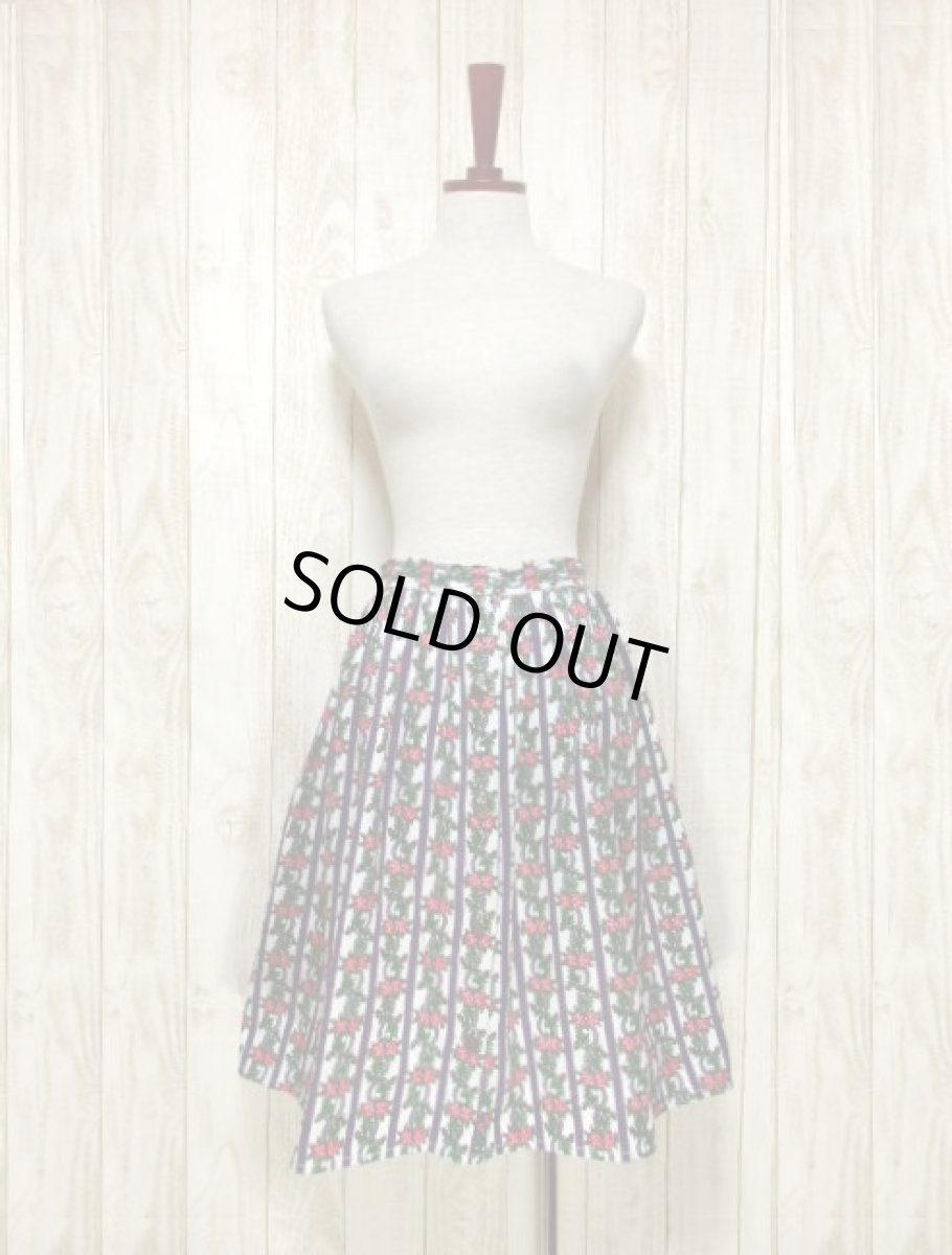 画像3: ヨーロッパ古着　綺麗なアンティークフラワー×ストライプ模様プリント♪レトロボタンもPOINT!!大人クラシカルなヴィンテージスカート【6019】 (3)