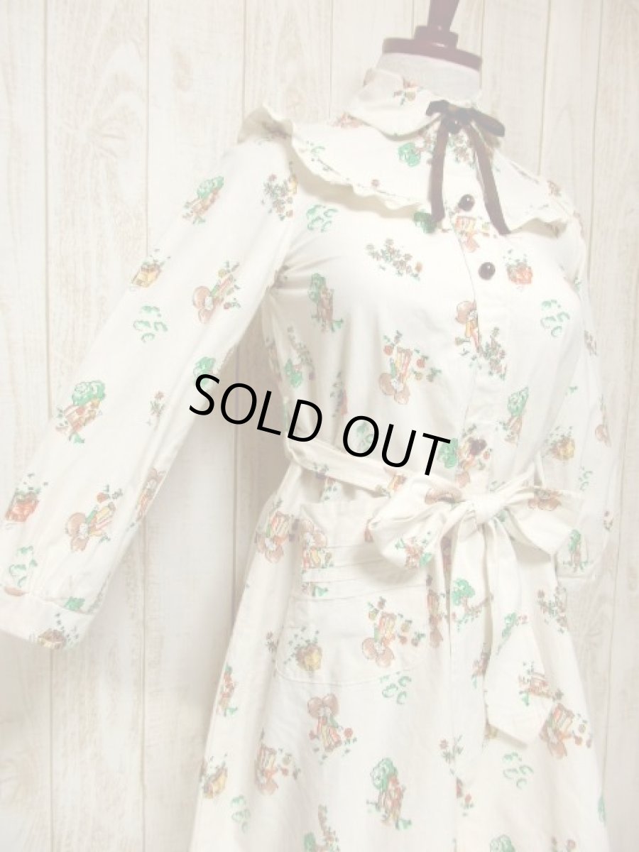 画像4: 子供柄 House×Tree×Flower オフホワイト リボン フリル 長袖 昭和レトロ 国産古着 レトロワンピース 【6047】 (4)