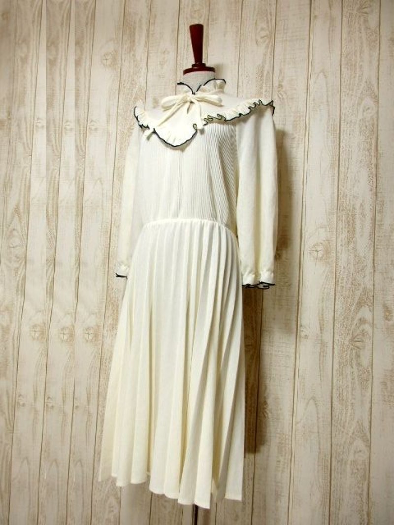画像1: プリーツ フリル 首元リボン スタンドカラー オフホワイト ウエストゴム 長袖 レトロ ヨーロッパ古着 ヴィンテージドレス 【6110】