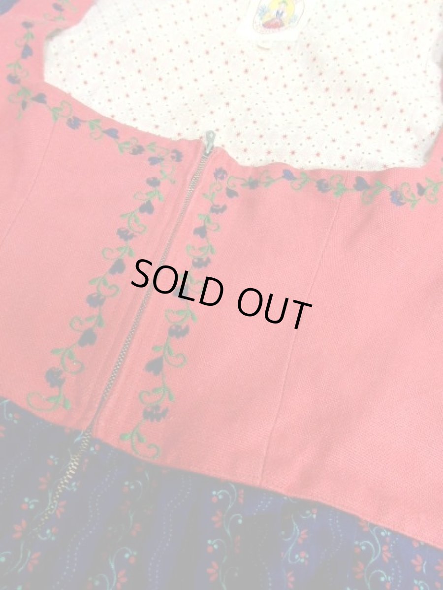 画像11: Navy×Red切り替えしデザイン お花刺繍装飾×フロントジッパー 大人フォークロア ディアンドル チロルワンピース ドイツ民族衣装 舞台 演奏会 フォークダンス オクトーバーフェスト 【6150】 (11)