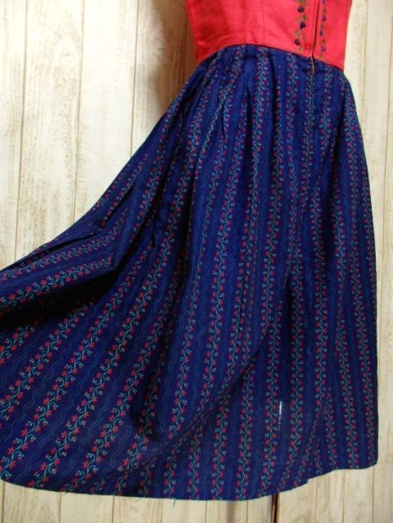 画像2: Navy×Red切り替えしデザイン お花刺繍装飾×フロントジッパー 大人フォークロア ディアンドル チロルワンピース ドイツ民族衣装 舞台 演奏会 フォークダンス オクトーバーフェスト 【6150】