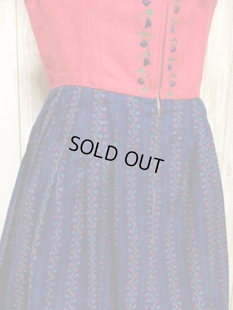 画像8: Navy×Red切り替えしデザイン お花刺繍装飾×フロントジッパー 大人フォークロア ディアンドル チロルワンピース ドイツ民族衣装 舞台 演奏会 フォークダンス オクトーバーフェスト 【6150】 (8)